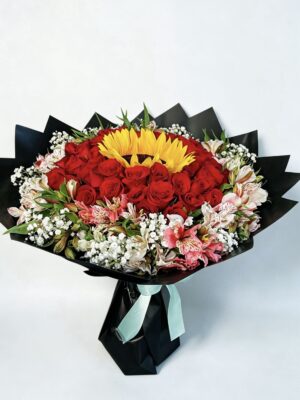 Ramo de 50 rosas con 1 girasol