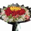 Ramo de 50 rosas con 1 girasol