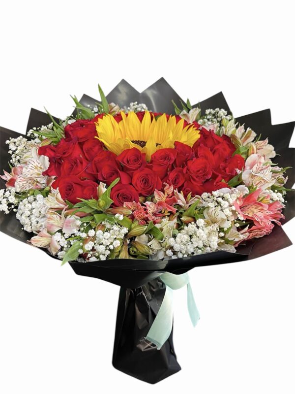 Ramo de 50 rosas con 1 girasol