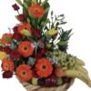 Arreglo de flores con frutas