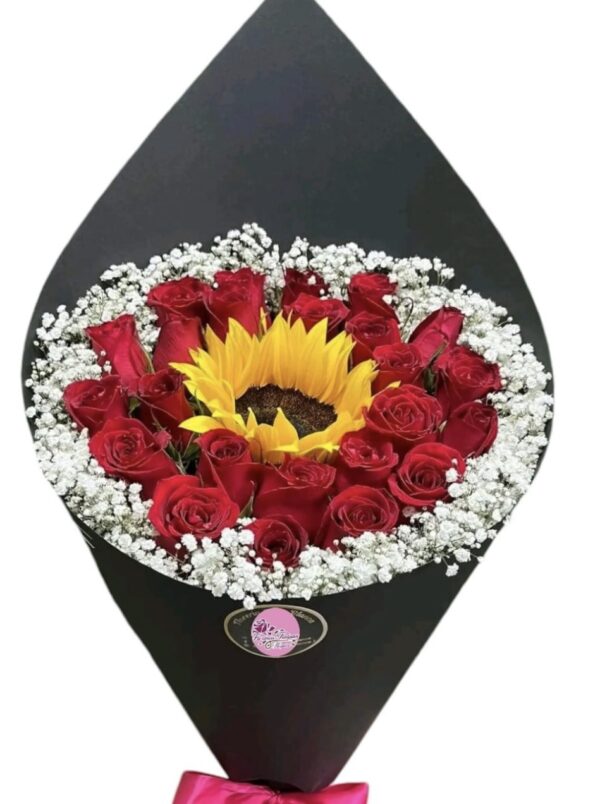 Bauquel de 24 rosas con girasol