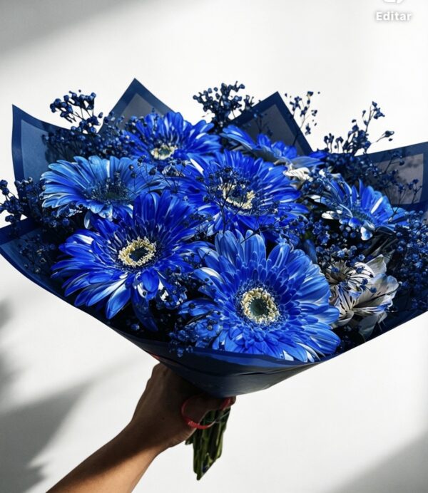 Gerberas azules Este ramo es perfecto para regalar a un hombre