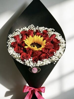 Bauquel de 24 rosas con girasol