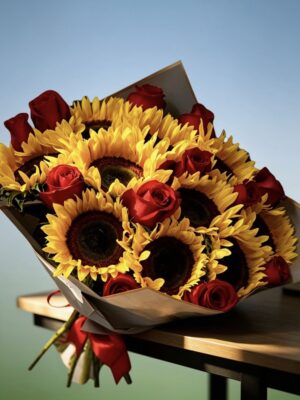Ramos de 10 girasoles con 12 rosas