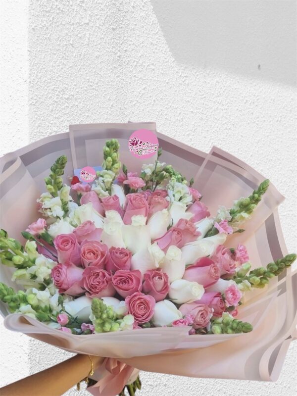Ramos de flores con rosas