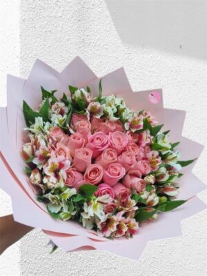 24 rosas color hermosa con astromelia