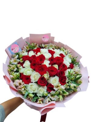 Ramos de 50 rosas con astromelia